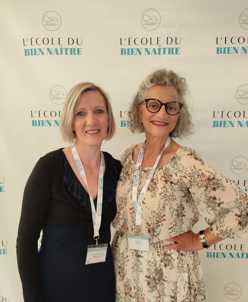Christelle Marlier aux côtés de Sonia Krief, créatrice du Thérapeutique Bain Bébé
